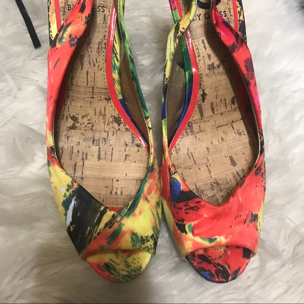 LNWOT Guess Paradise Pump